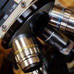 Detalle lentes microscopio con salida TV